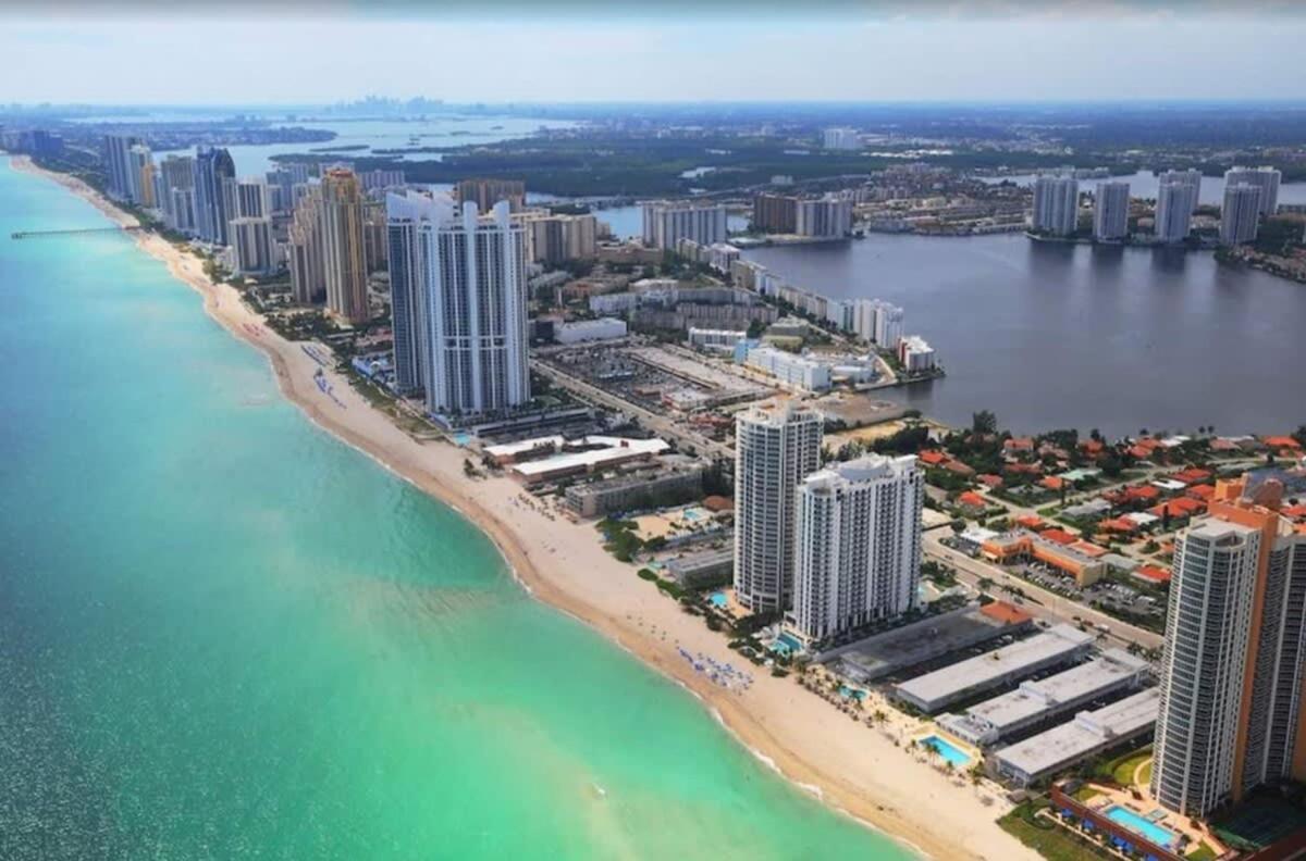 מיאמי ביץ' Beachfront Resort Pool Ocean View Balcony מראה חיצוני תמונה