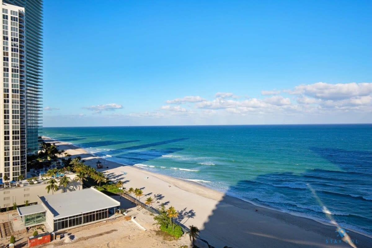 מיאמי ביץ' Beachfront Resort Pool Ocean View Balcony מראה חיצוני תמונה