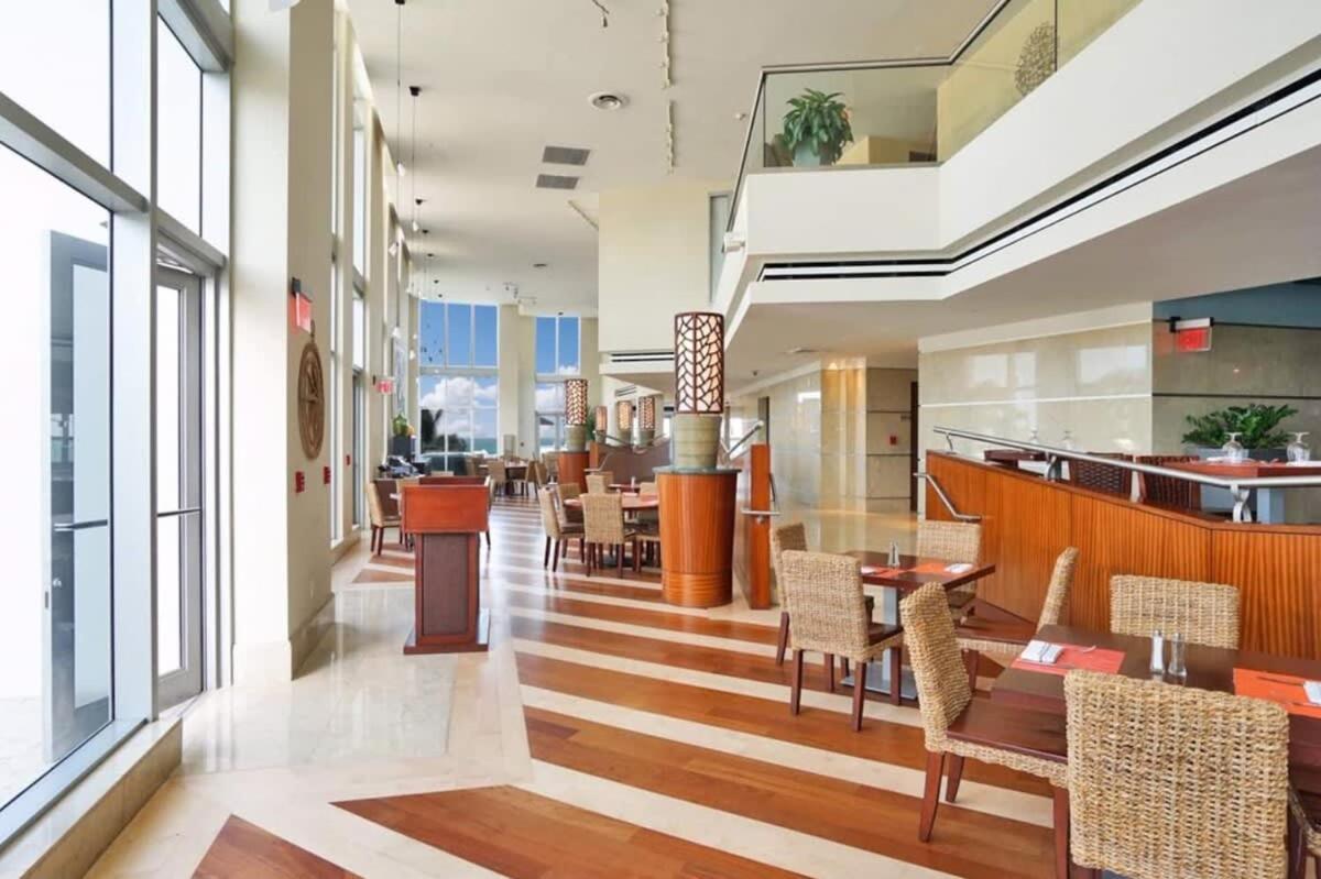 מיאמי ביץ' Beachfront Resort Pool Ocean View Balcony מראה חיצוני תמונה