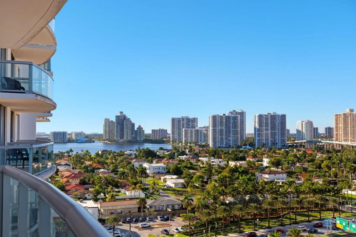 מיאמי ביץ' Beachfront Resort Pool Ocean View Balcony מראה חיצוני תמונה