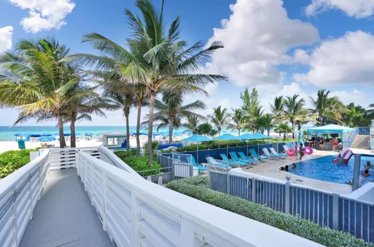מיאמי ביץ' Beachfront Resort Pool Ocean View Balcony מראה חיצוני תמונה